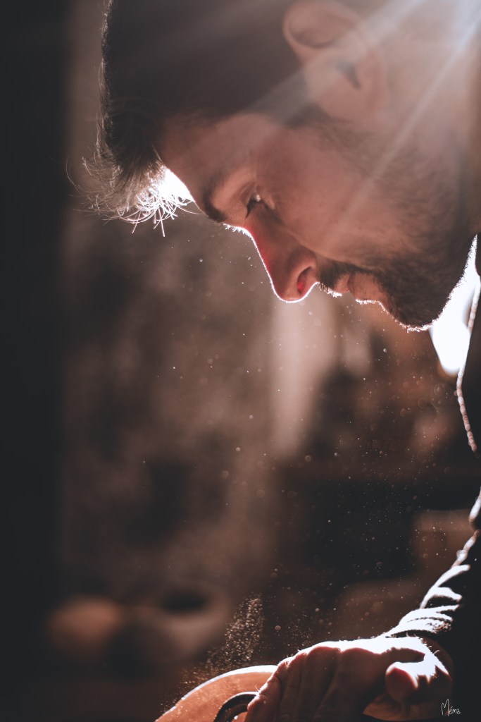 Pierre qui travaille le sabot.